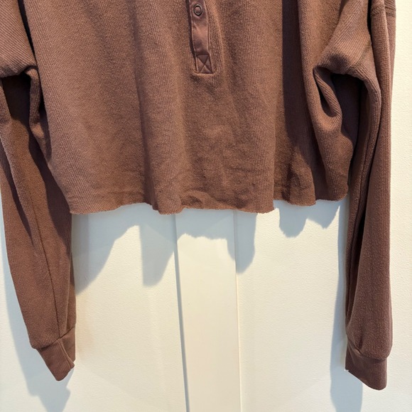 Out From Under Cropped Waffle Henley Brown Long Sleeve Urban Outfitters Small - Picture 5 of 14